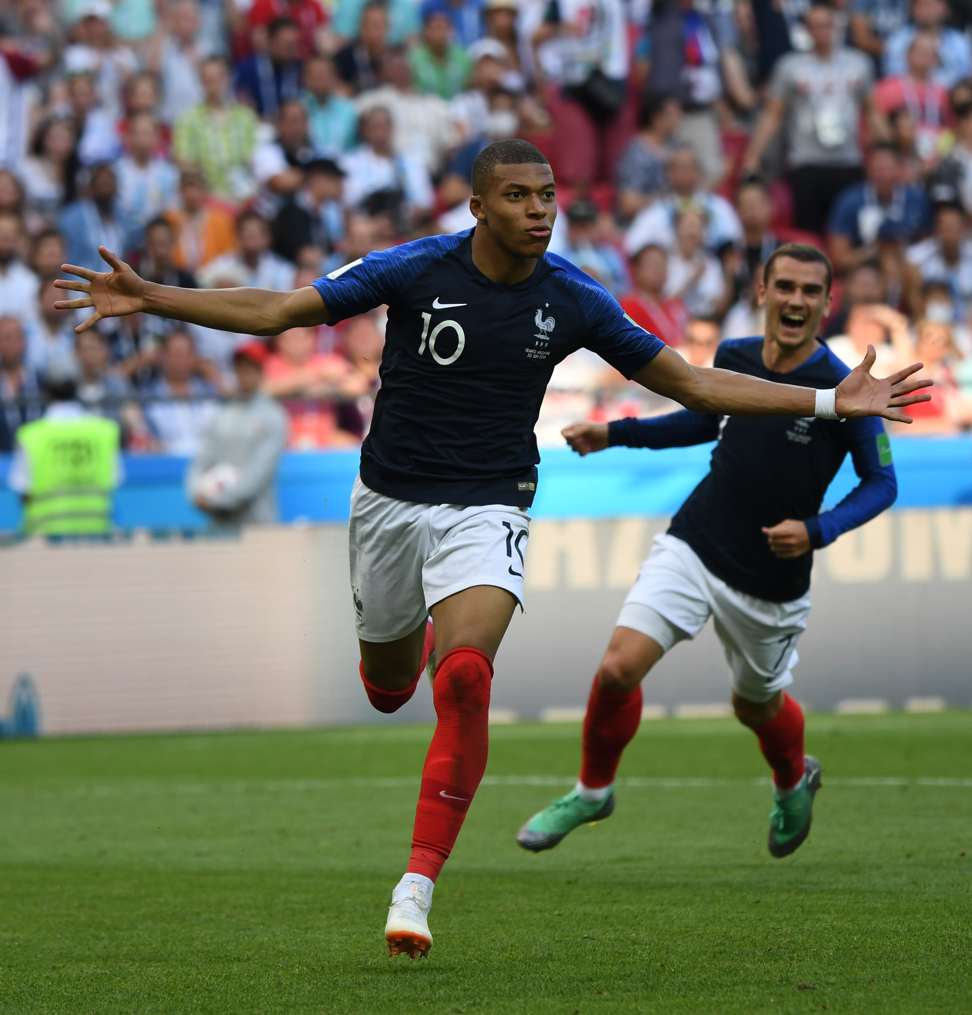 亨德森打进布伦特福德处子球后庆祝动作致敬若塔：20永恒❤️（亨德森收获布伦特福德首球，庆祝动作致敬若塔：20永不褪色）