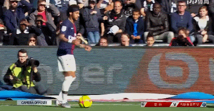 12月10日！欧冠英冠等比赛开打！会有冷门吗？（12月10日欧冠、英冠等赛事打响，冷门会出现吗？）