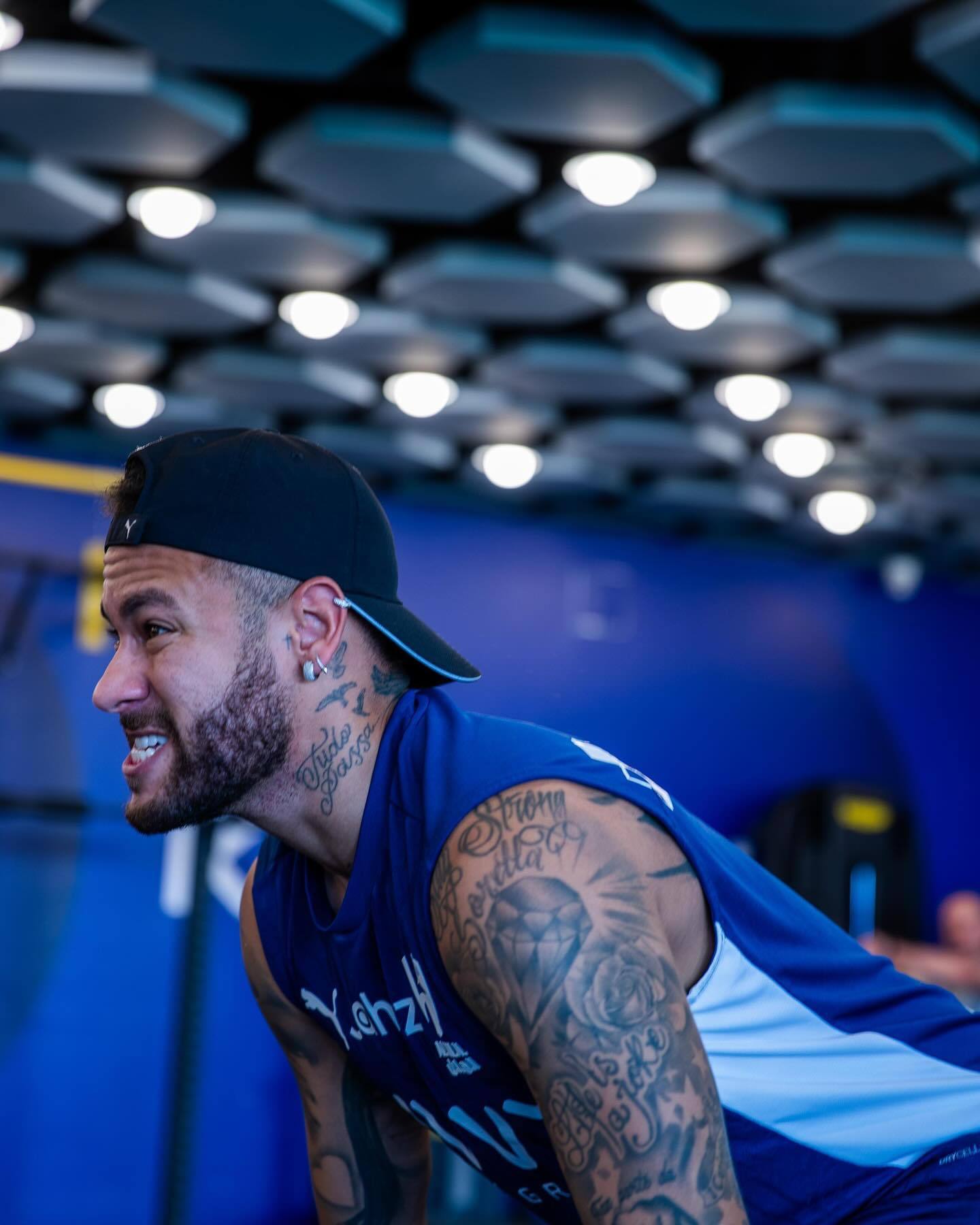 陈梦和黄子韬切磋乒乓球 黄子韬精准狙击陈梦笑点（陈梦与黄子韬乒乓过招 黄子韬精准拿捏陈梦笑点）