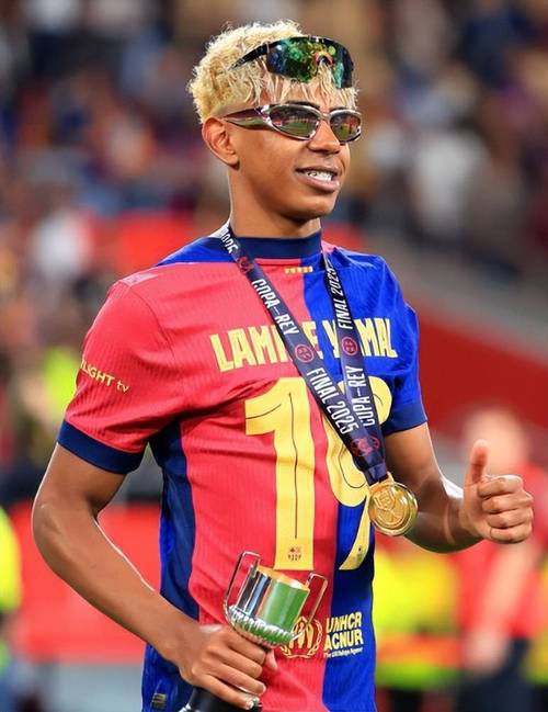 欧文突破防守助攻制胜（欧文穿透防线送出致胜助攻）