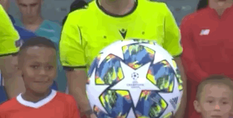 子承父业！曼联总监弗莱彻之子替补出场完成红魔首秀（曼联总监弗莱彻之子替补亮相，完成红魔生涯首秀）