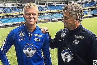 亚马尔：不会去想我是西班牙足球的新旗帜；目前没感到过压力（亚马尔：不把自己当作西班牙足球新象征，目前尚未感到压力）