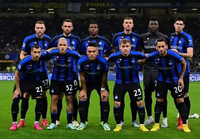 津媒谈国足选帅：本土“少壮派”教练的优势不容忽视（津媒：国足选帅应重视本土新生代教练的优势）