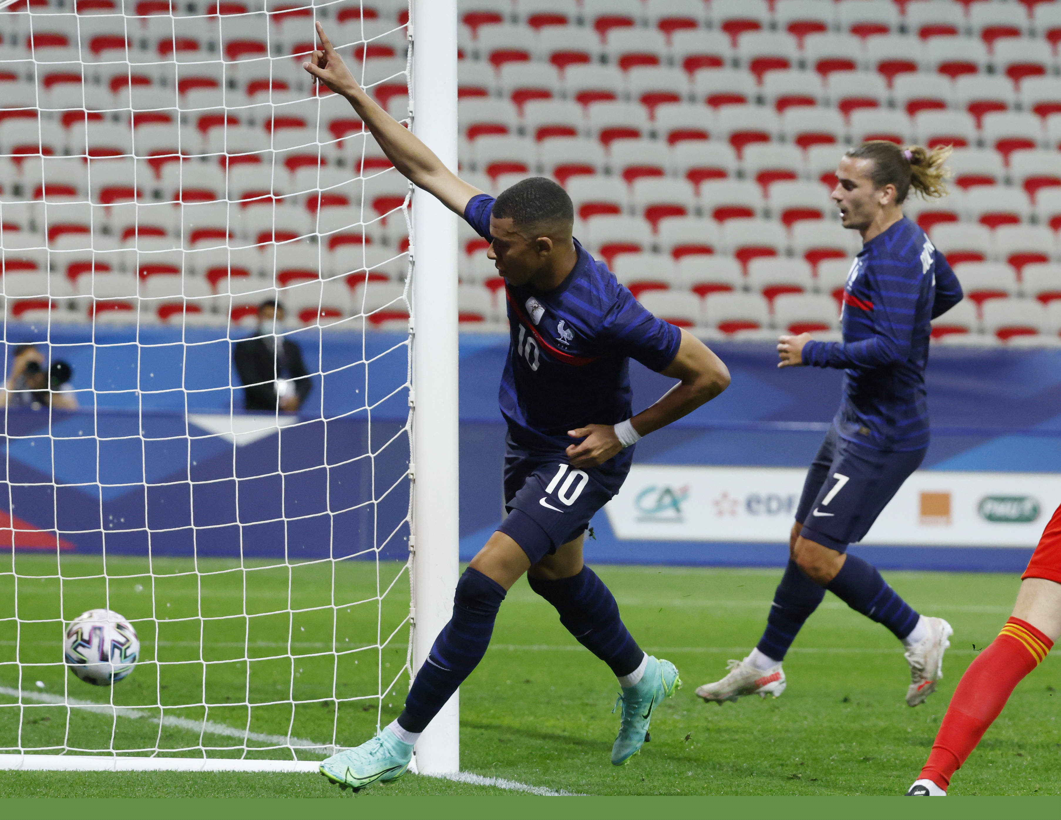 本赛季五大联赛场均积分前20：拜仁、巴萨、皇马、阿森纳前4（本季五大联赛场均积分TOP20：前四由拜仁、巴萨、皇马、阿森纳包揽）