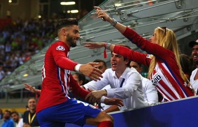 对手主教练无奈摇头（对方主帅无奈摇头）