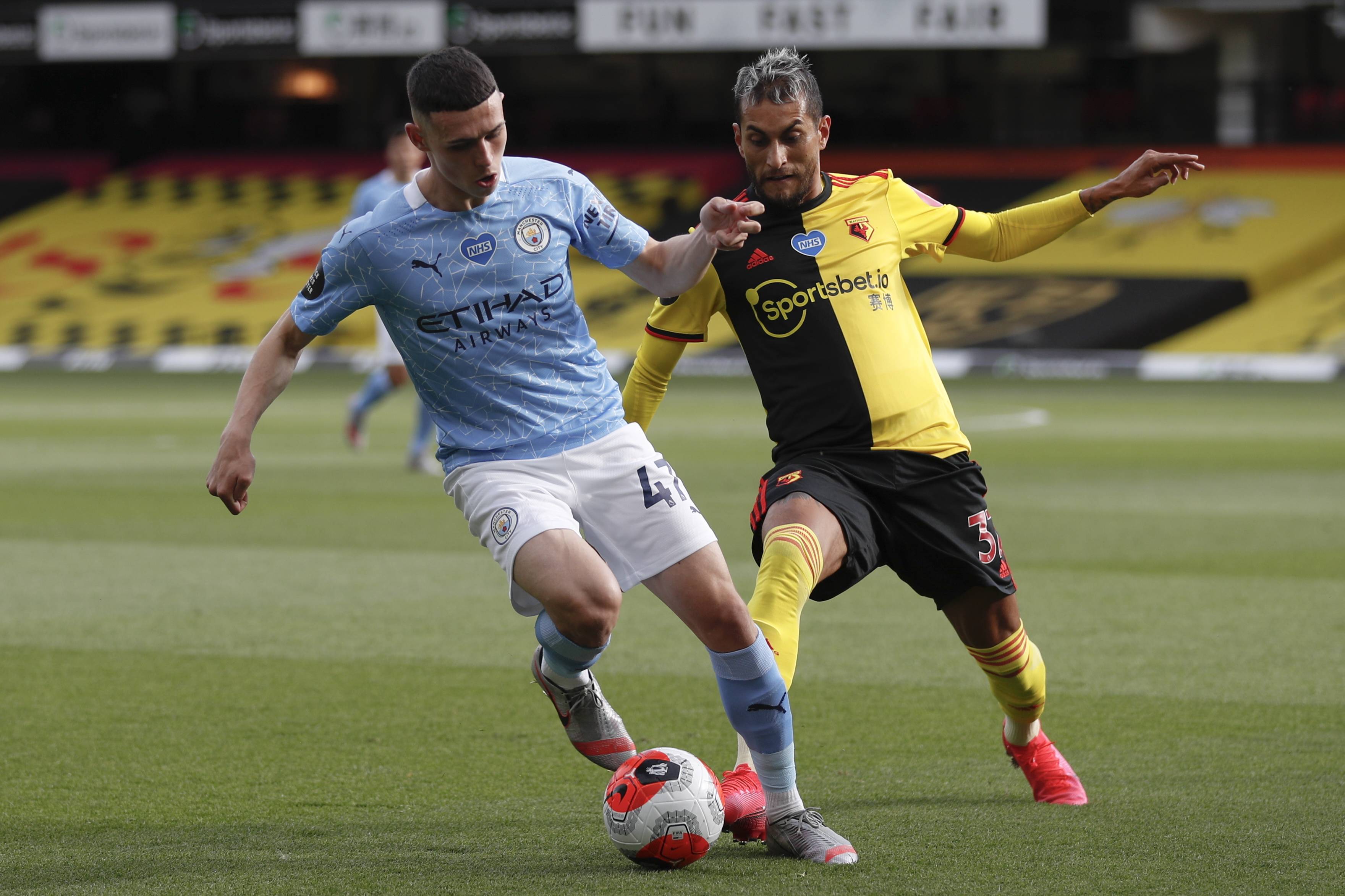 哈兰德：我和梅罗完全不在同一水平，没人能接近他们两人（哈兰德：我与梅西C罗不在一个层次，无人能达到他们的高度）