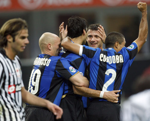 爱德华兹全场0失误！芬奇：把球扔向篮筐，那就不会失误了（爱德华兹整场零失误！芬奇打趣：把球往篮筐一扔，就没有失误了）