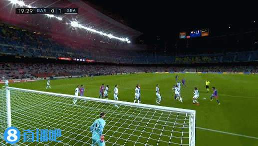 解析国米中场名将，球迷怒斥到莱万为他点赞，双刃剑用好能成惊喜（国米中场名将深度解读：从遭球迷怒喷到获莱万点赞，善用这把双刃剑或带来惊喜）