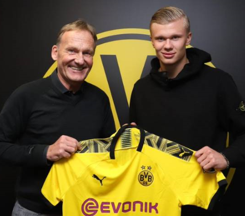 凯恩：2025最难忘时刻？ 当然是赢得德甲 生涯首冠的感觉棒极了（凯恩：2025年最难忘？捧起德甲，生涯首冠的感觉无与伦比）