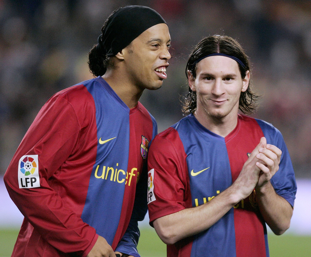 哈维-西蒙斯在切尔西官宣哈托评论区留言：我宝❤️（哈维-西蒙斯现身切尔西哈托官宣帖：留言“我宝”❤️）