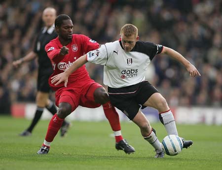 进攻状态惨淡！勇士&鹈鹕首节三分21中2仅得35分（进攻低迷：勇士与鹈鹕首节三分21投仅2中，合计仅35分）